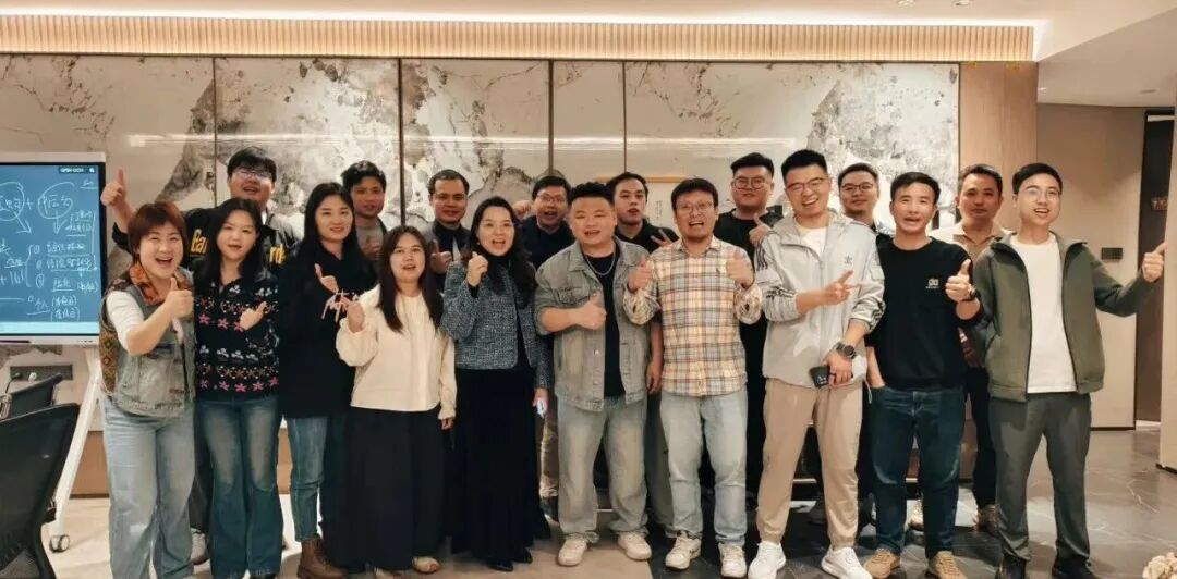 沙龙参与者合影